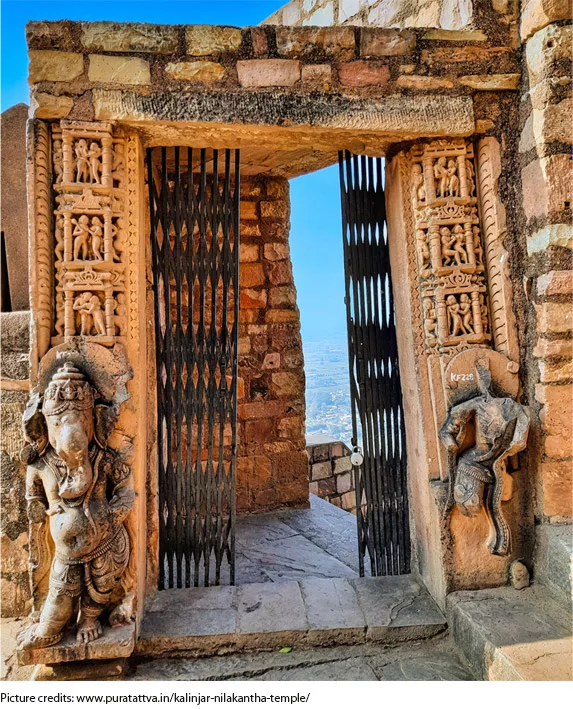Katra gate - Kalinjar Nilakantha temple 